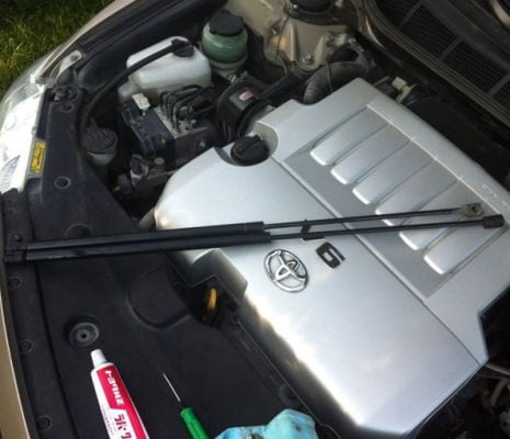 амортизатор капота камри 40