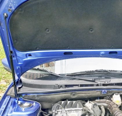 газовые-упоры-капота-веста