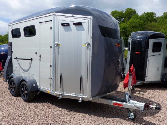 Gasveer Paardentrailer