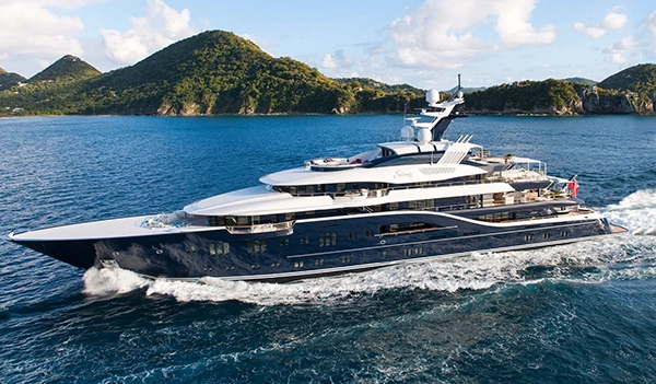Luxury-Yachts-and-Sailing-Vessels