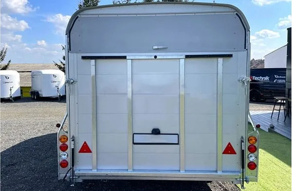 horsebox ramp gas struts 1 horsebox ramp gas struts 1