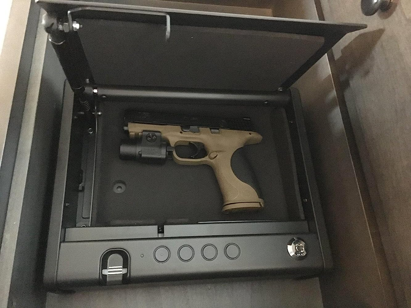 With-the-cooperation-of-gas-struts-and-the-tiny-compression-spring